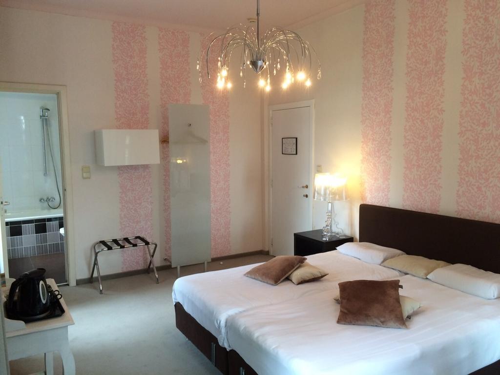 Kasteel Pietersheim Maastricht - Lanaken Hotel Стая снимка