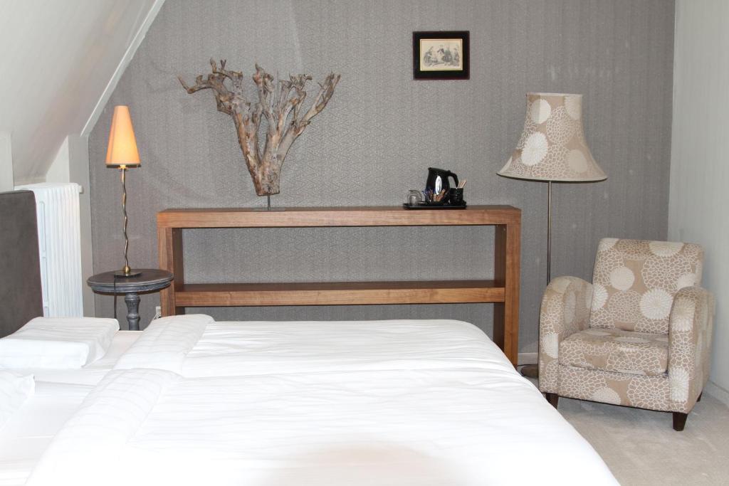Kasteel Pietersheim Maastricht - Lanaken Hotel Стая снимка