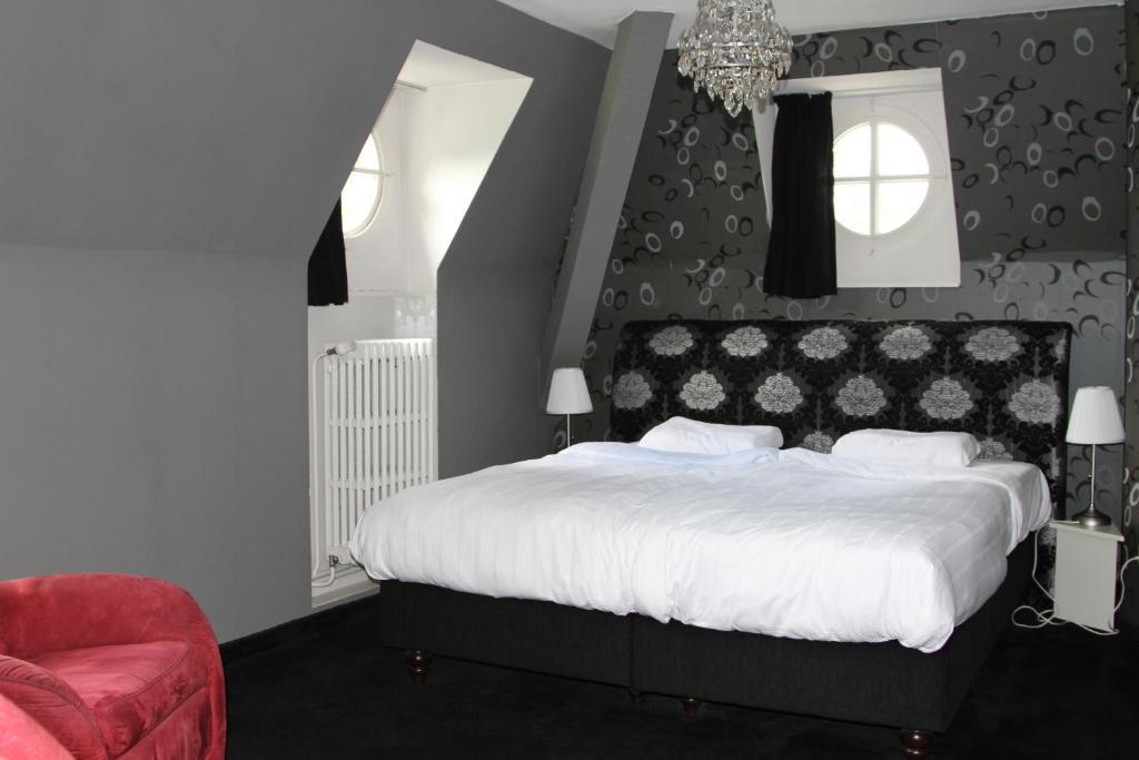Kasteel Pietersheim Maastricht - Lanaken Hotel Стая снимка